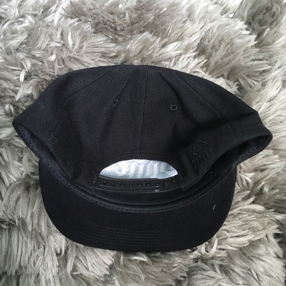 🖤UNIF Bones Cap - Picture 5 of 5
